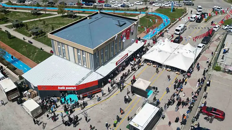 Erzurum'da Bilgi Evi ve Halk Pazarı açılışı, belediyecilikte yeni bir dönem başlatıyor