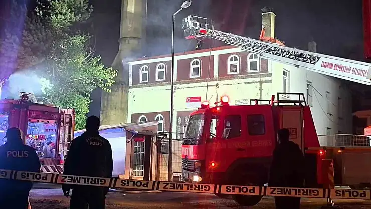 Erzurum'da cami yangını paniğe yol açtı, can kaybı yok türünde hasar var