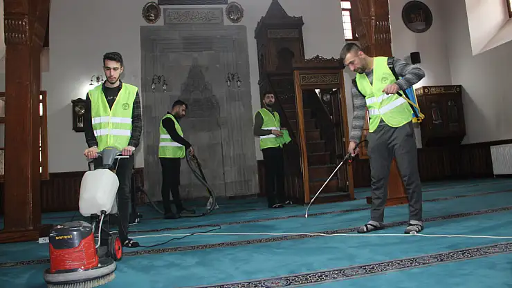 Erzurum'da camiler Ramazan'a hazırlanıyor