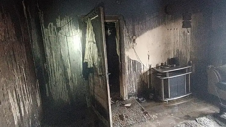 Erzurum'da çıkan ev yangınında yabancı uyruklu 2 kişi dumandan etkilendi