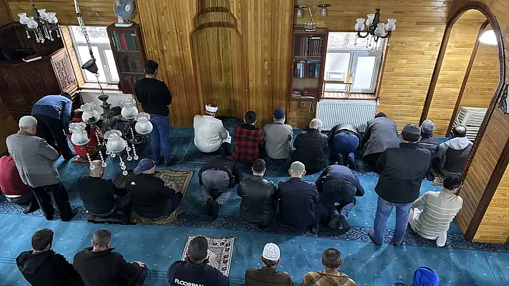 Erzurum'da demircilerin 40 yıllık cami mirası nesilden nesile yaşatılıyor