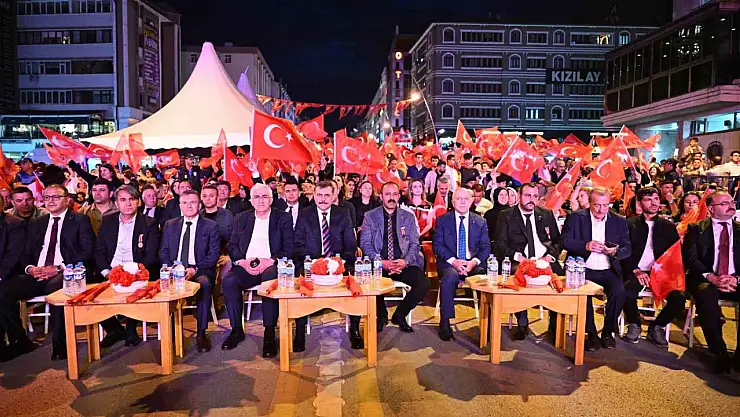 Erzurum'da Demokrasi Nöbeti'ne Büyük İlgi
