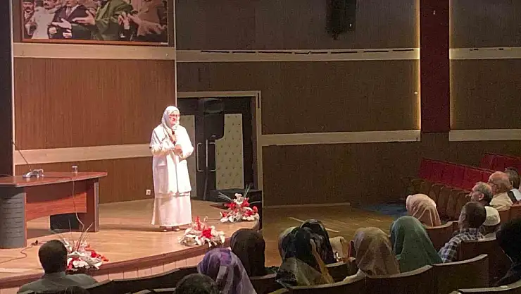 Erzurum'da Din Görevlileri İçin 'İnsana Hizmet' Konferansı Düzenlendi