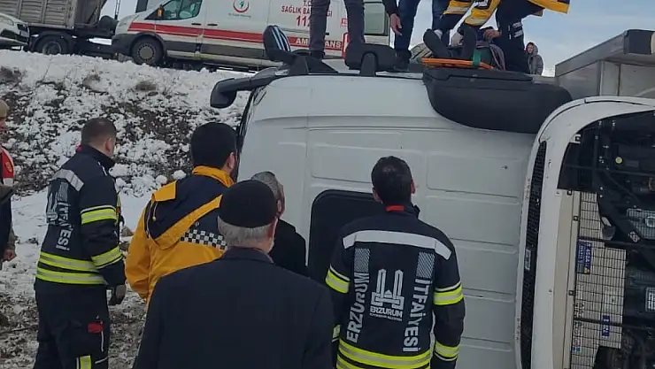 Erzurum'da direksiyon hakimiyetini kaybeden kamyon devrildi