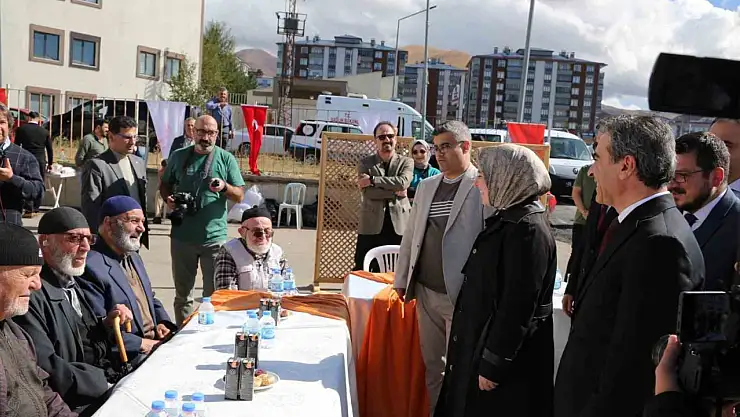 Erzurum'da Dünya Yaşlılar Günü'nde fidan dikimi ile yaşlılara anlamlı destek sağlandı