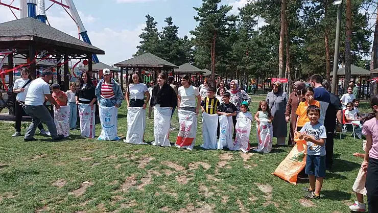 Erzurum'da Duygu Dolu Koruyucu Aile Festivali Gerçekleşti