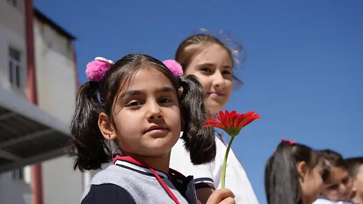 Erzurum'da eğitim süresi 2024'te 17,8 yıl hedefliyor Türkiye ortalaması 17,2 yıl olarak belirlendi