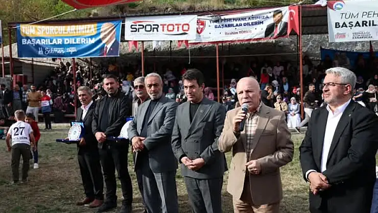 Erzurum'da Geleneksel Karakucak Güreşleri Heyecanı!
