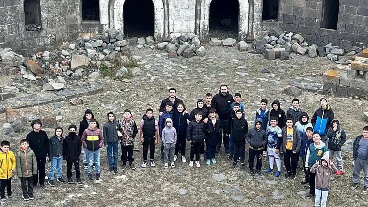 Erzurum'da Gençler Tarihin İzinde Ecdada Vefa Projesi ile Şehitleri Andı