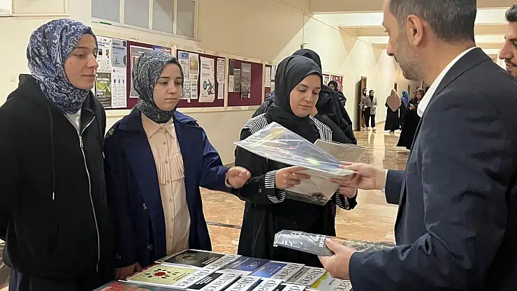 Erzurum'da gençlere yönelik bilgilendirme stantları kuruldu, manevi gelişim destekleniyor