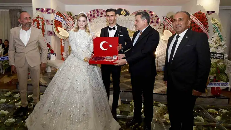 Erzurum'da Geniş Katılımlı Düğün: Nihat Kılıçoğulları'nın Oğlu Ömer Faruk Evlendi