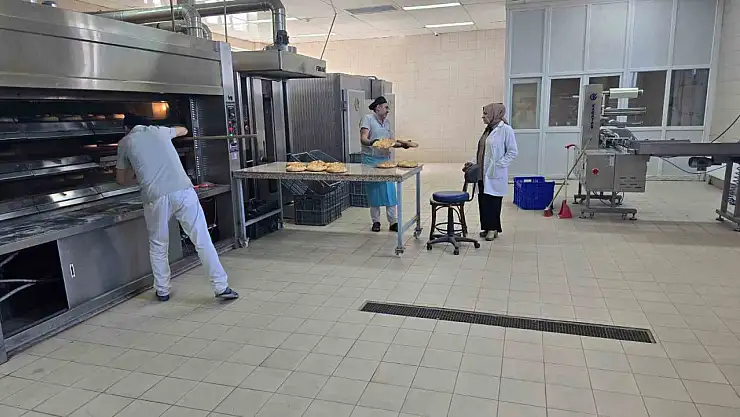 Erzurum'da gıda işleme bölümü öğrencileri üretime katıldı