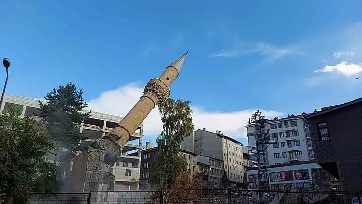 Erzurum'da ikonik Aşağı Mumcu Cami yıkıldı, yeni proje için yer hazırlığı başladı
