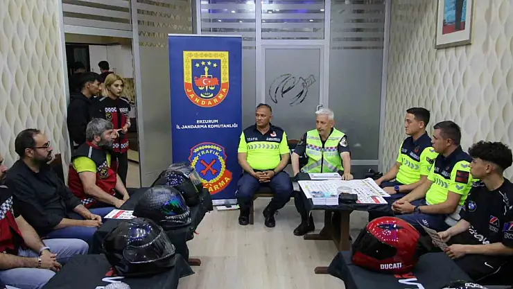 Erzurum'da jandarma motosiklet kazalarını azaltmak için sürücülere eğitim veriyor