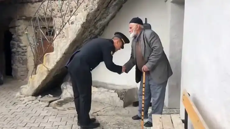 Erzurum'da jandarmadan yaşlılara gönül köprüsü