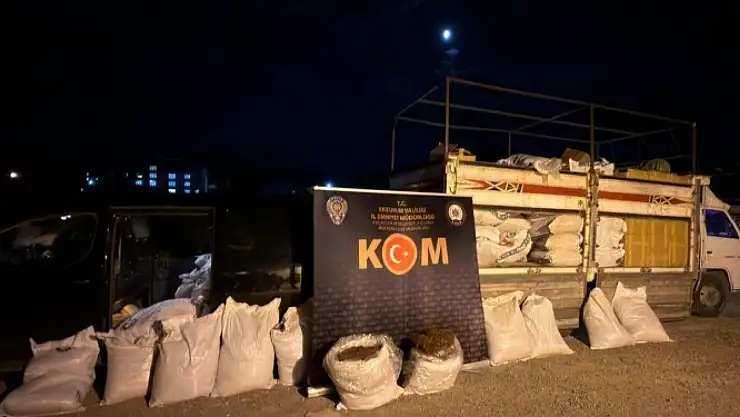 Erzurum'da kaçak tütün operasyonunda 3,8 ton tütün ele geçirildi, 3 kişi gözaltına alındı
