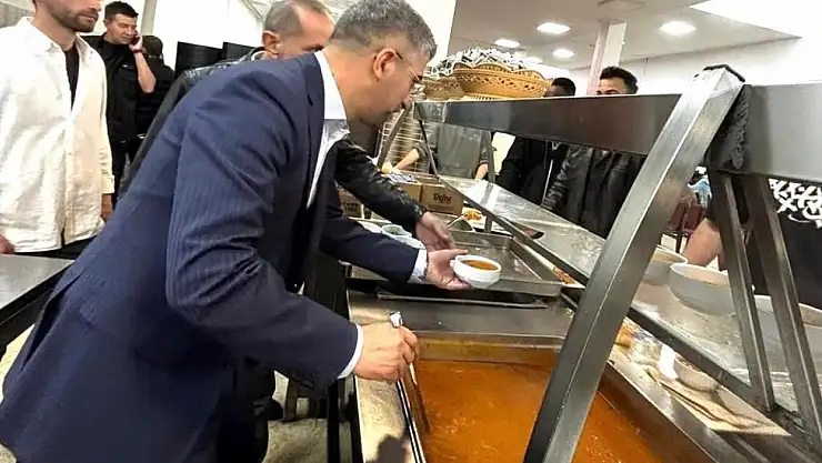 Erzurum'da Kampüse Hoşgeldin etkinliği ile öğrencilere çorba ikramı yapıldı