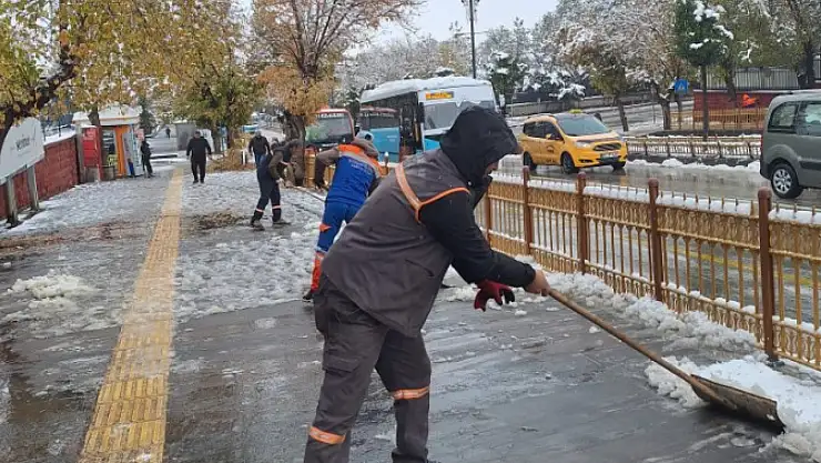 Erzurum'da Karla Mücadele Ekipleri Görev Başında