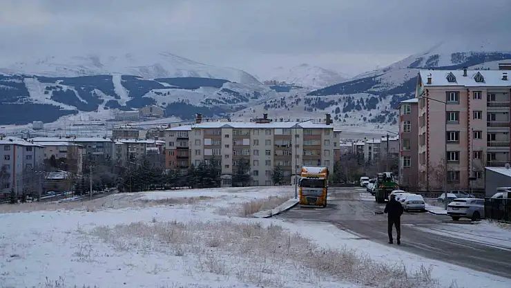 Erzurum'da kısa sürede etkili olan kar yağışı durdu, 3 gün yağmur bekleniyor