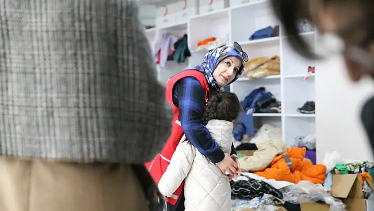 Erzurum'da Kızılay Butik mağazası, binlerce çocuğun bayram sevinci oldu