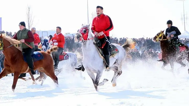 Erzurum'da mahalli at yarışlarında büyük rekabet