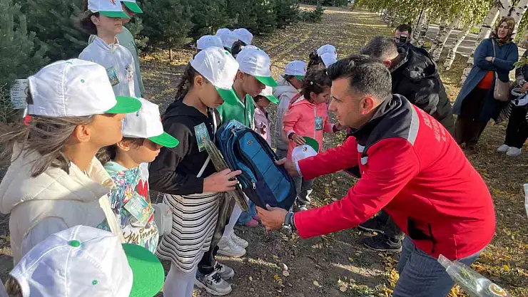 Erzurum'da 'Minik Orman Muhafızları Projesi' ile çocuklar doğayı tanıdı, fidan dikti