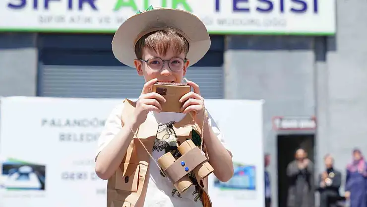 Erzurum'da Öğrencilerden Geri Dönüşümle Renkli Defile ve Sergi etkinliği