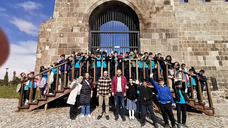 Erzurum'da Öğrencilere Tarih ve Kültür Bilinci Kazandıran Eğitim Gezisi Düzenlendi