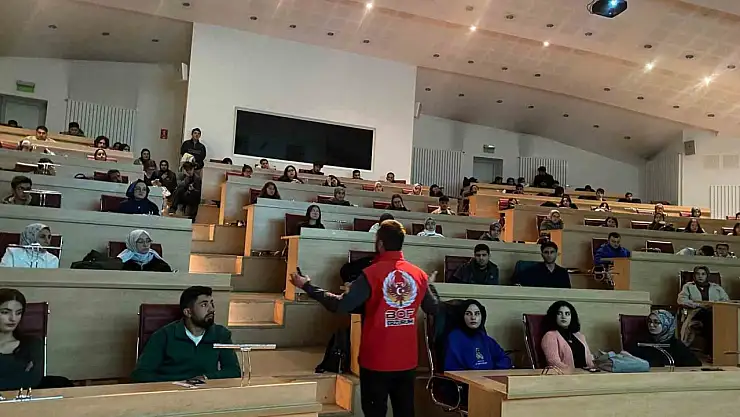 Erzurum'da öğrencilere terörle mücadele eğitimi veriliyor