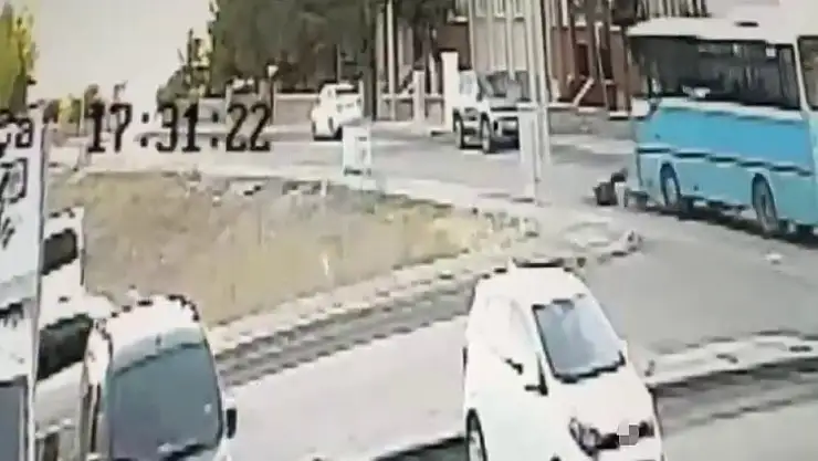 Erzurum'da otobüsün çarptığı bisikletli çocuk ağır yaralandı, şoför gözaltında