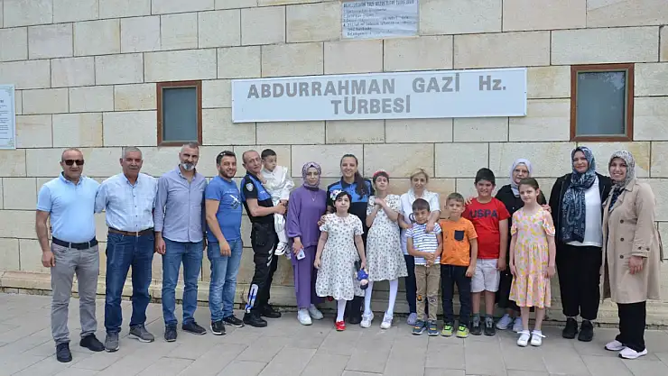 Erzurum'da polisler, engelli çocukların sünnet düğününde aileleriyle buluşarak dayanışma gösterdi