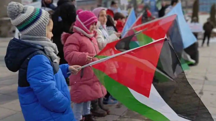 Erzurum'da sağlıkçılar Gazze için yürümeye devam ediyor