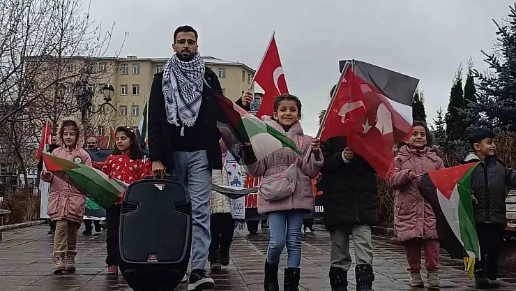 Erzurum'da sağlıkçılardan gazze için suskun yürüyüş