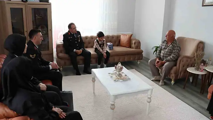 Erzurum'da şehit ailesine anlamlı ziyaret