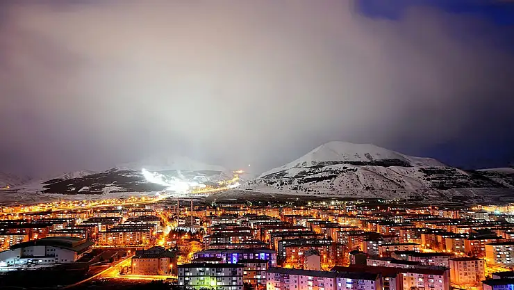 Erzurum'da Soğuk ve Yağış Etkisini Gösterdi, Buzlanma Kazalara Neden Oldu