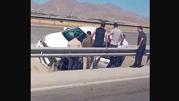 Erzurum'da sürücü direksiyon hakimiyetini kaybetti, kaza da iki kişi yaralandı