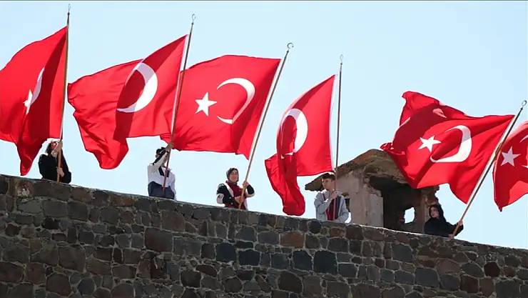 Erzurum'da Tarih Dersi Tabyalarda Canlandı