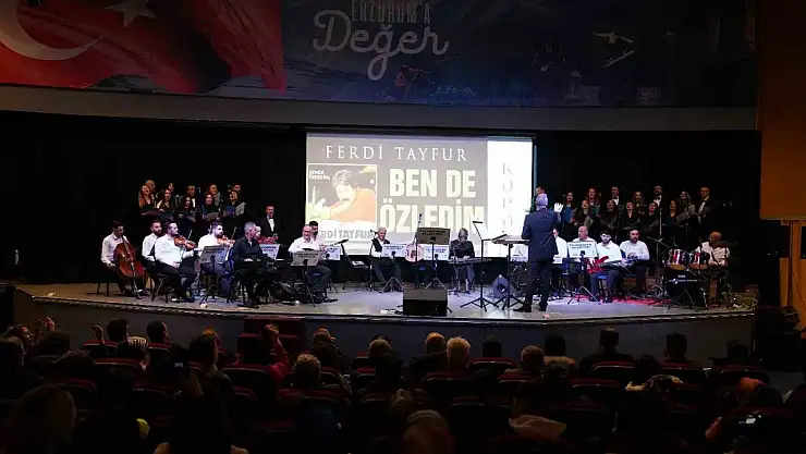 Erzurum'da Türk musikisi topluluğu nostalji rüzgârı estirdi