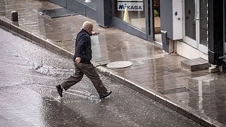 Erzurum'da yağmur ve fırtına uyarısı: Sıcaklık 27 dereceye kadar çıkacak