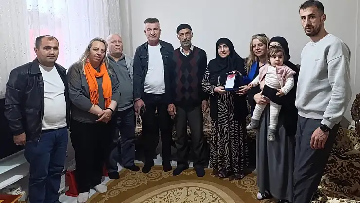 Erzurum'da 'Yılın Annesi': Şehit Piyade Uzman Çavuş Tokyürek'in Annesi Lütfiye Tokyürek