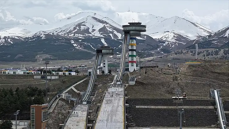 Erzurum'daki Kayakla Atlama Kuleleri Ahşap Pistlerle Yeniden Hayat Buluyor