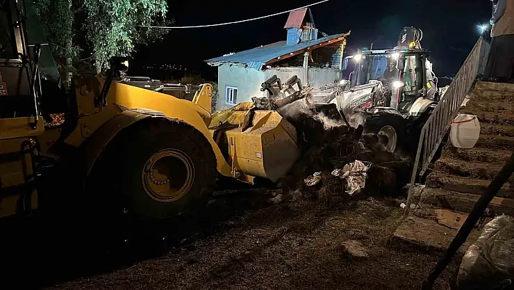 Erzurum'daki yangın hızlıca kontrol altına alındı, ekipler 24 saat görev başında!
