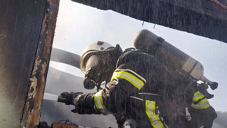 Erzurum'daki yangınlar itfaiye sayesinde kontrol altına alındı, çevresel zarar önlendi.