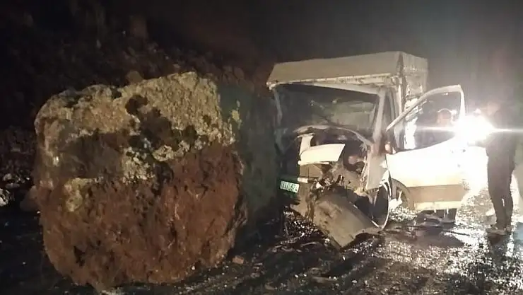 Erzurum-Hınıs yolunda heyelan tehlikesi