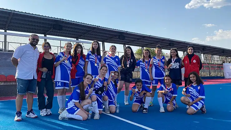 Erzurum Hokey Takımları Türkiye Finalleri'nde! Genç Sporcuların Başarısı Gurur Kaynağı