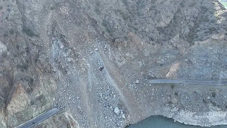 Erzurum ile Artvin arasındaki heyelandan kapanan yol hafta sonu ulaşıma açılıyor