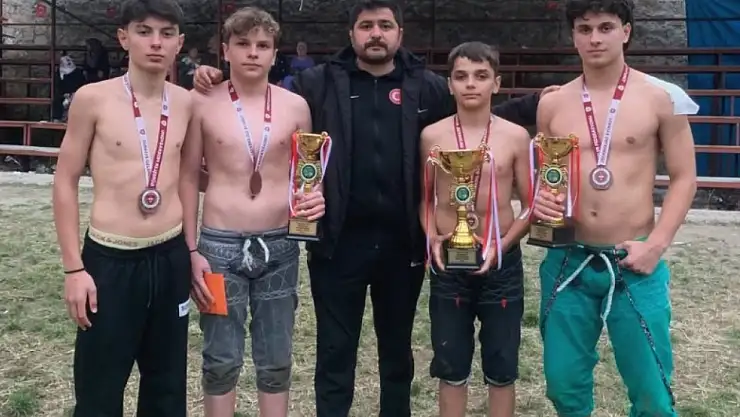 Erzurum İspir Üzümbağı'nda Altın Kemer Karakucak Güreşleri'nde Artvin Sporcuları Gururlandırdı