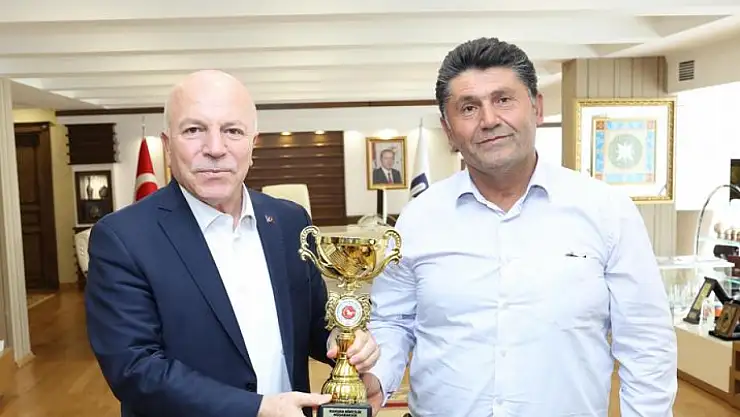 Erzurum Rahvan At Yarışları'nda Metehan Apaydın'dan Büyük Başarı