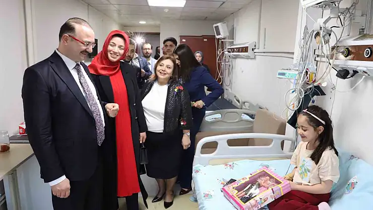 Erzurum Rektörü Çiftten örnek bayram ziyareti