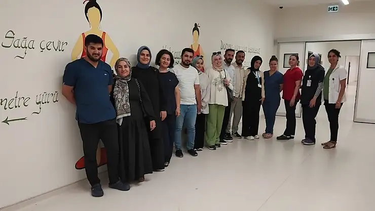 Erzurum Şehir Hastanesi Gebe Okulu 2025 mezunlarını uğurladı, anne-babaları bilgilendirdi
